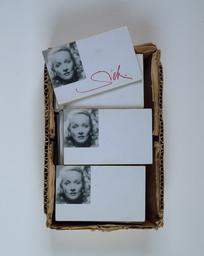 Autogrammblöcke mit Porträt von Marlene Dietrich (repository title), 1940 (circa)