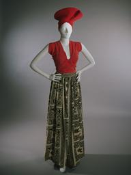 Sommerkleid und rote Turban-Kappe (Archivtitel), 1940