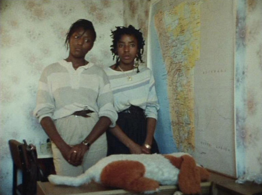 Szenenphoto: Staßfurt - Windhoek,  1990. STASSFURT - WINDHOEK © DEFA-Stiftung, Lilly Grote, Julia Kunert