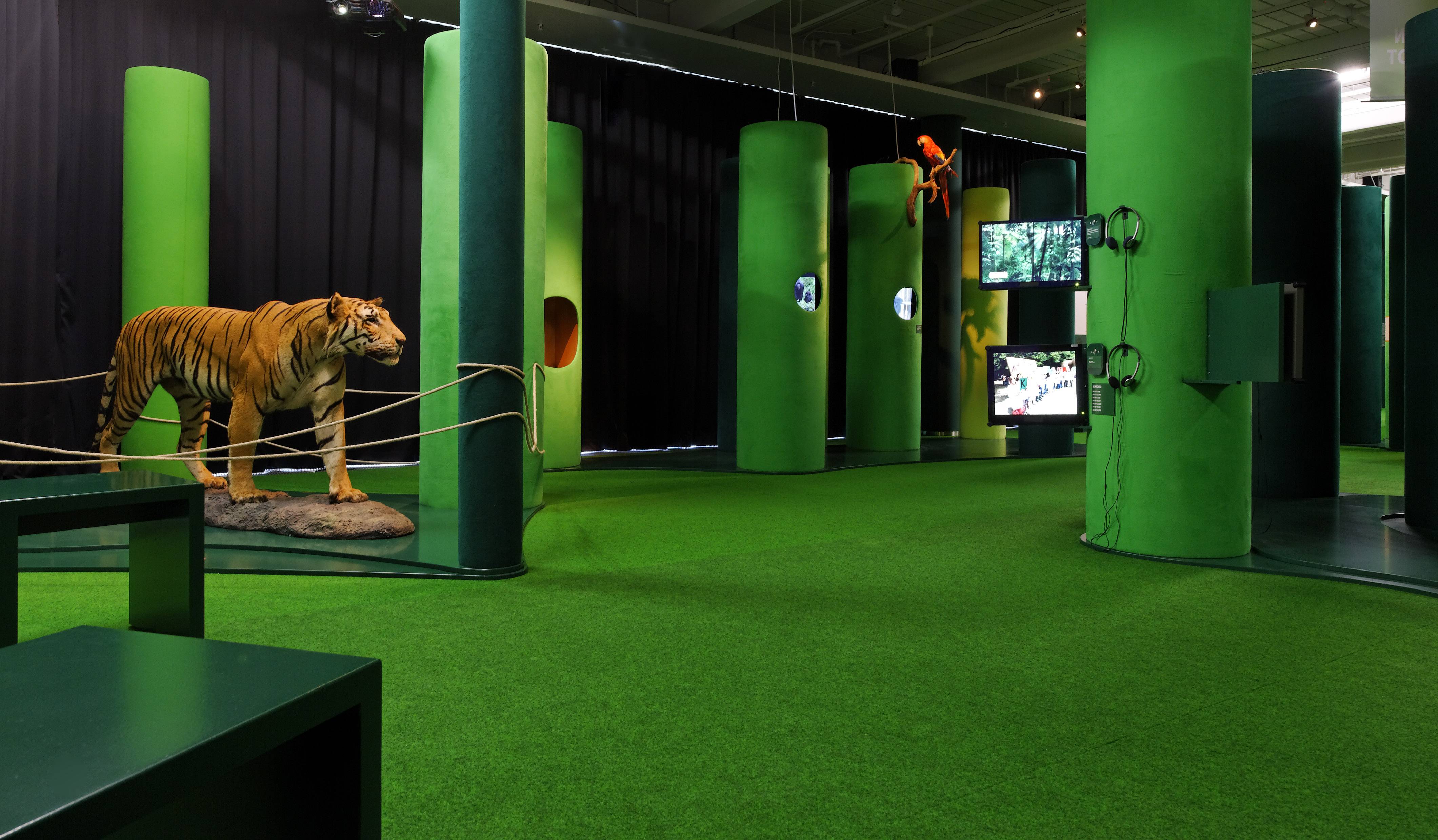 Raumansicht der Ausstellung „Im Dschungel – Eine Ausstellung für Kinder", Deutsche Kinemathek, Berlin