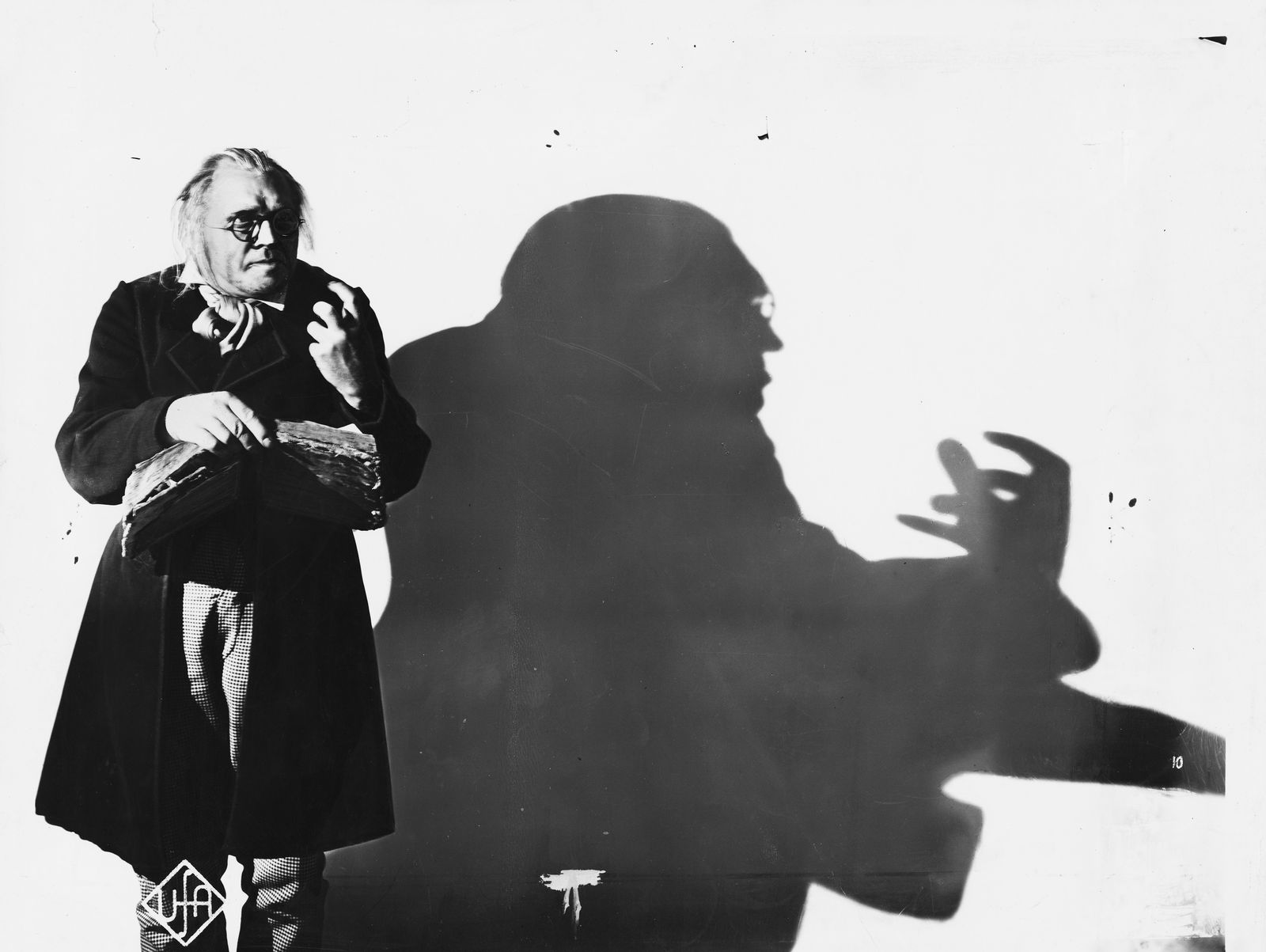 Szenenfoto aus dem Film Das Cabinet des Dr. Caligari (Deutschland 1919, Regie: Robert Wiene)