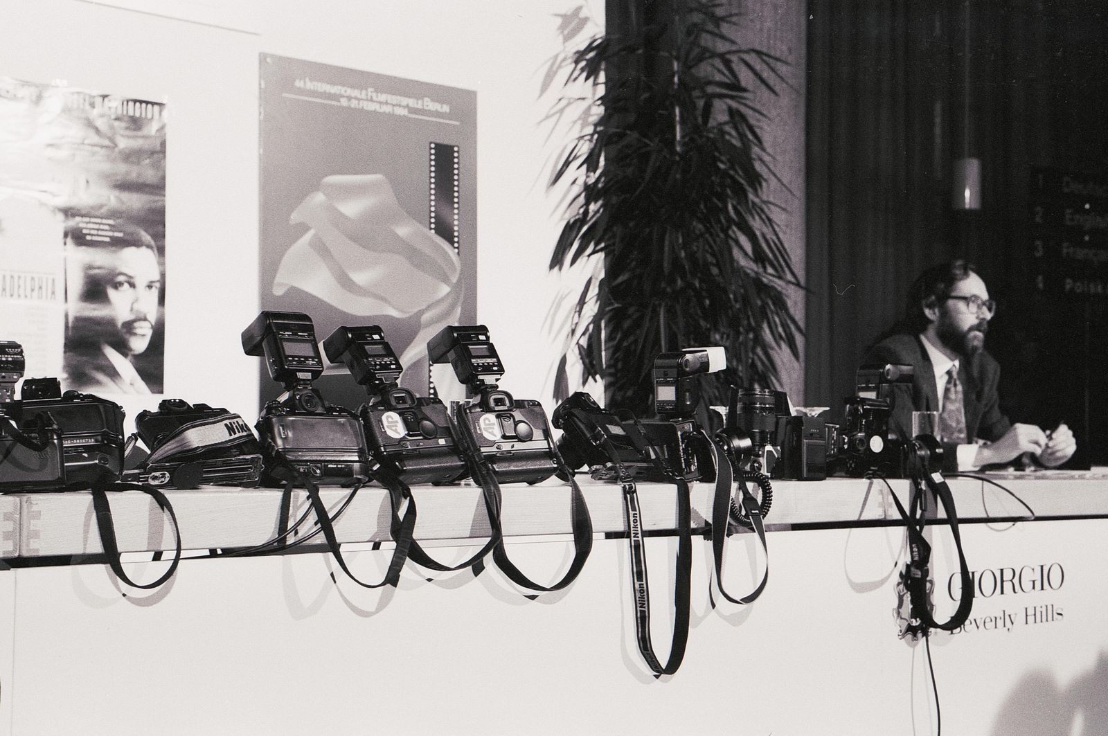 Pult einer Pressekonferenz der Berlinale 1994