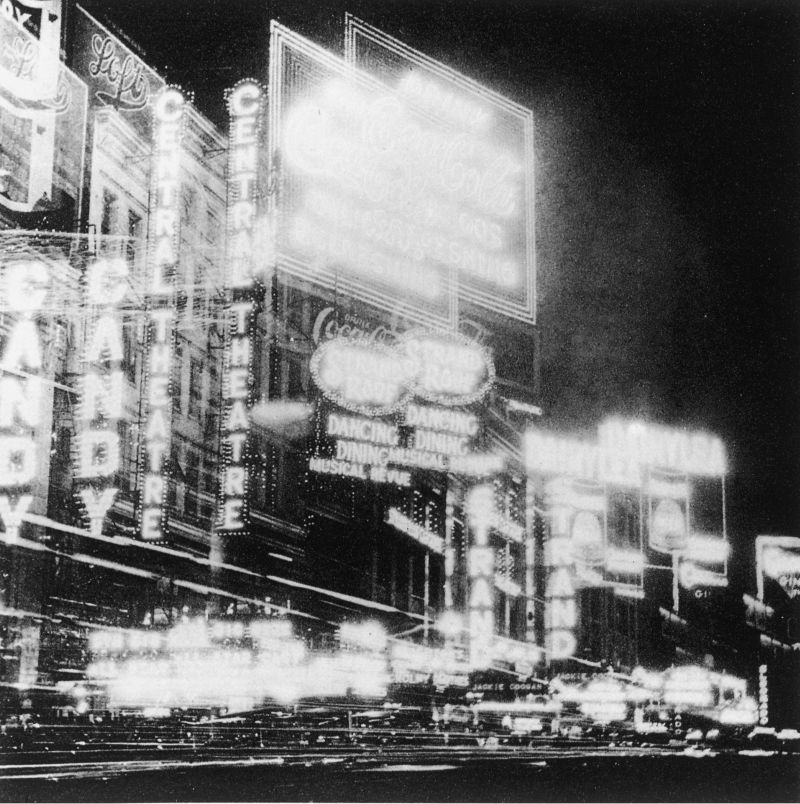 Broadway at night, 1924, Photo: Fritz Lang, Source: Deutsche Kinemathek – Fotoarchiv