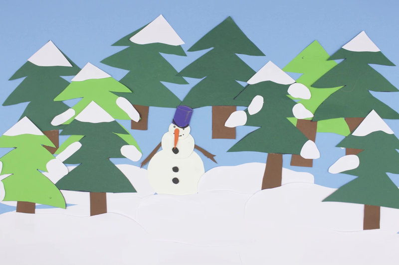 Trickfilmausschnitt: Schneemann und Tannenbäume im Schnee