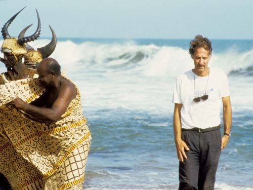 Farbfoto von Werner Herzog am Strand