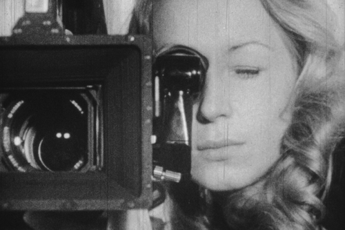 Women’s Camera (Kamera-Tutorial von DFFB-Studentinnen) (BRD 1971, Regie: Gardi Deppe, Barbara Kasper, Brigitte Krause, Ingrid Oppermann und Tamara Wyss) Quelle: DFFB