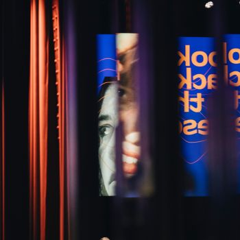 Das Plakat der Filmreihe ist künstlerisch gespiegelt.