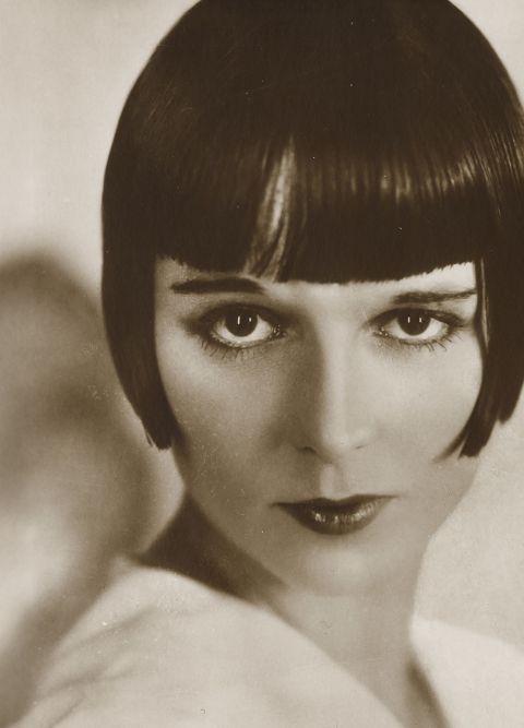 Schwarz-wei&szlig;es Portr&auml;t der Schauspielerin Louise Brooks mit einem kurzen Bob-Haarschnitt